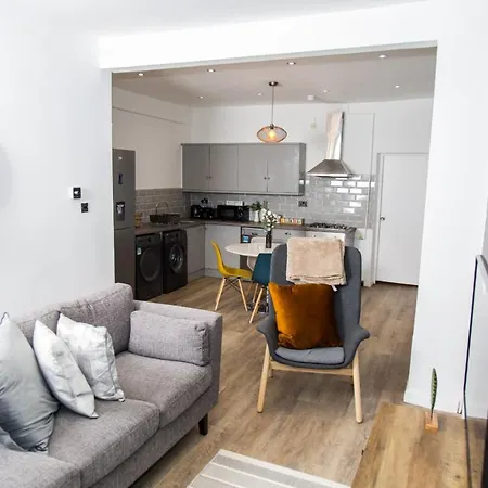 The Kensington House - Contemporary Accommodation In Nottingham Exterior photo